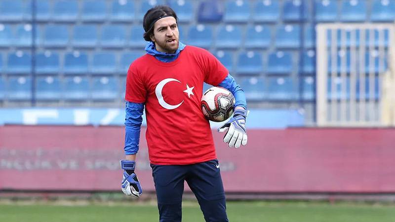 Enkaz altında kalan Yeni Malatyasporlu kaleci Ahmet Eyüp'e henüz ulaşılamadı