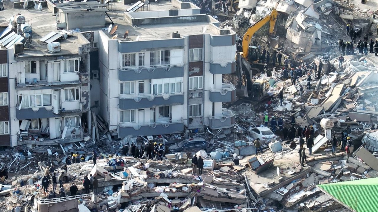Aile Bakanlığı'ndan, deprem bölgesinde yakınlarına ulaşılamayan çocuklar hakkında açıklama