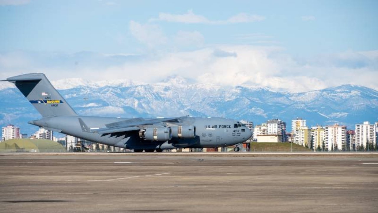 ABD'nin deprem bölgelerine yardım için gönderdiği arama kurtarma ekipleri, İncirlik Üssü'ne indi