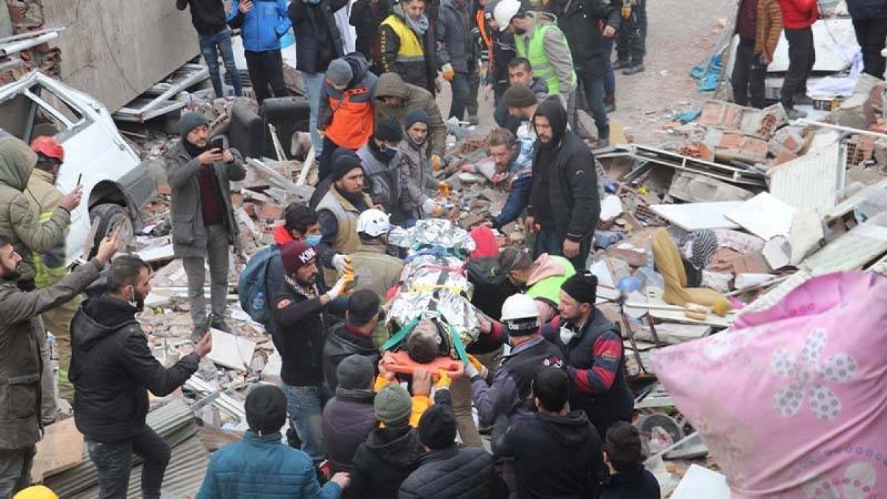 Kahramanmaraş'ta enkazdan bir kişi 108 saat sonra kurtarıldı