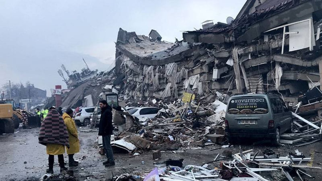 Kahramanmaraş'a giden Nagehan Alçı: Cehennem nasıldır diye sorsalar bundan daha korkuncunu tahayyül edemezdim…