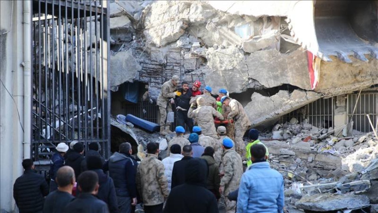 Avusturya ordusu: Şiddet olayları nedeniyle deprem bölgesindeki arama kurtarma çalışmalarımızı durdurduk