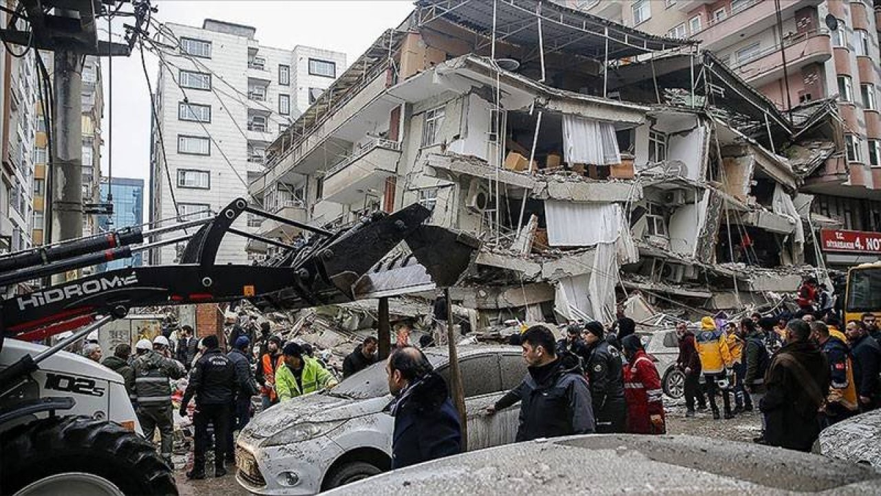Diyarbakır'da yıkılan binalarla ilgili 29 kişi hakkında gözaltı kararı