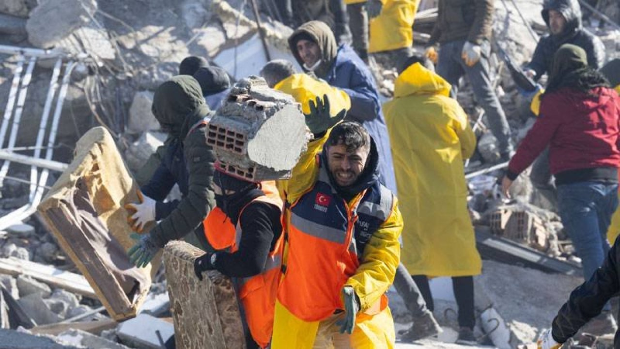Erdoğan: Acımız ne kadar büyük olursa olsun devlet-millet sırt sırta vererek tüm sıkıntıların üstesinden gelec