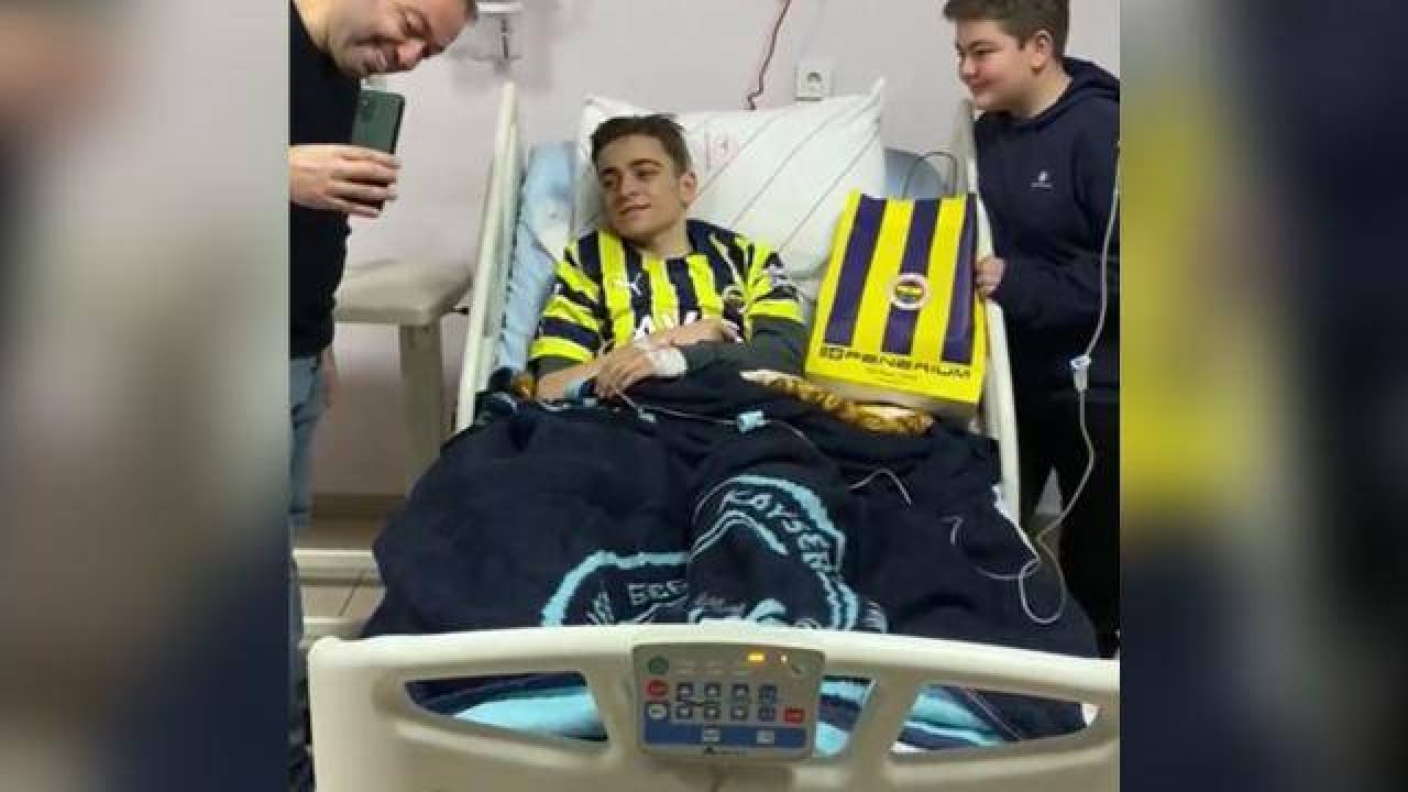 Fenerbahçeli futbolculardan, depremzede Kamilcan'a destek