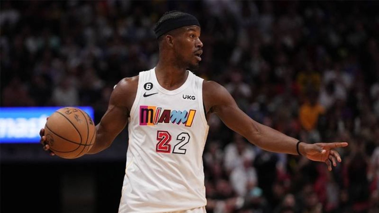 Miami Heat'ten Jimmy Butler'ın forması depremzedelere destek için satışa çıkıyor