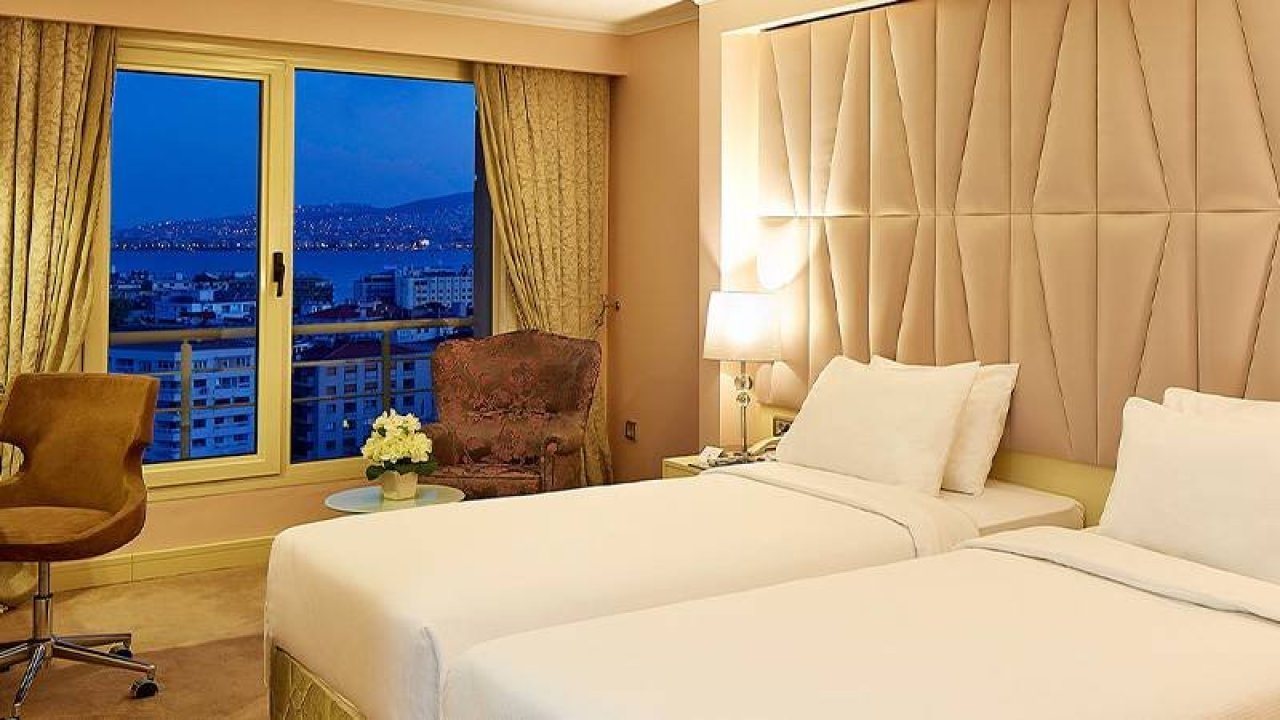 Tunç Soyer: Hilton Oteli'ni depremzedelerimizin kullanımına açıyoruz