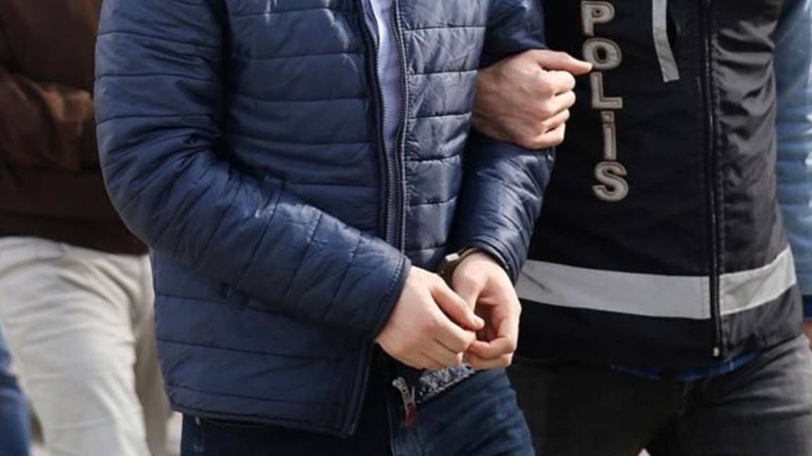 Deprem bölgesinde yıkılan binalar: 3 müteahhit İstanbul'da gözaltına alındı