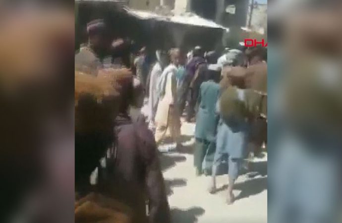 Afganistan’da Taliban’a baskın: Çok sayıda sivil öldü