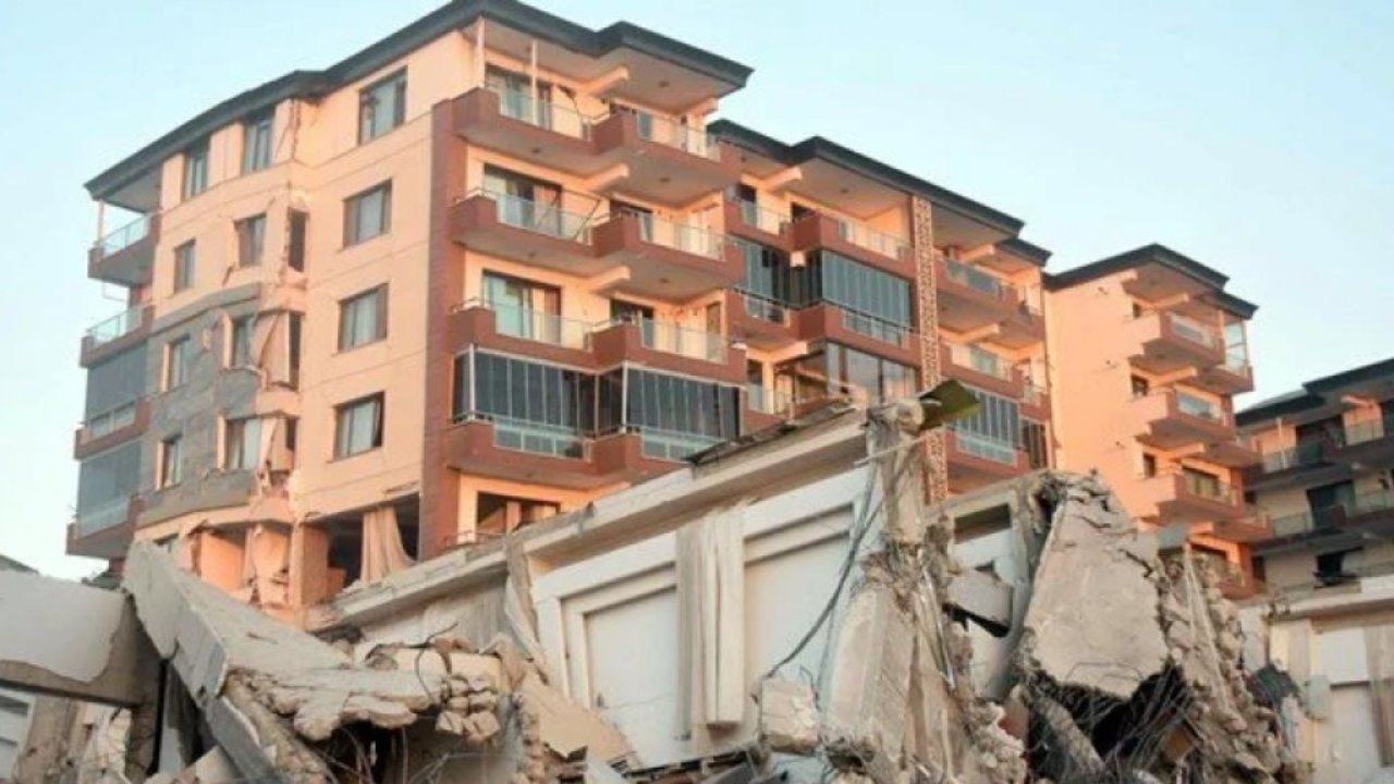Hatay'da yıkılan sitenin müteahhiti ev satarken, 