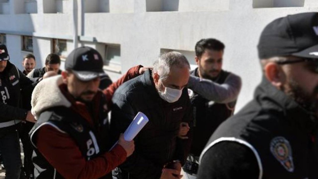 Adana'da 11 binanın depremlerde yıkılmasına ilişkin gözaltına alınan 11 şüpheli adliyeye sevk edildi