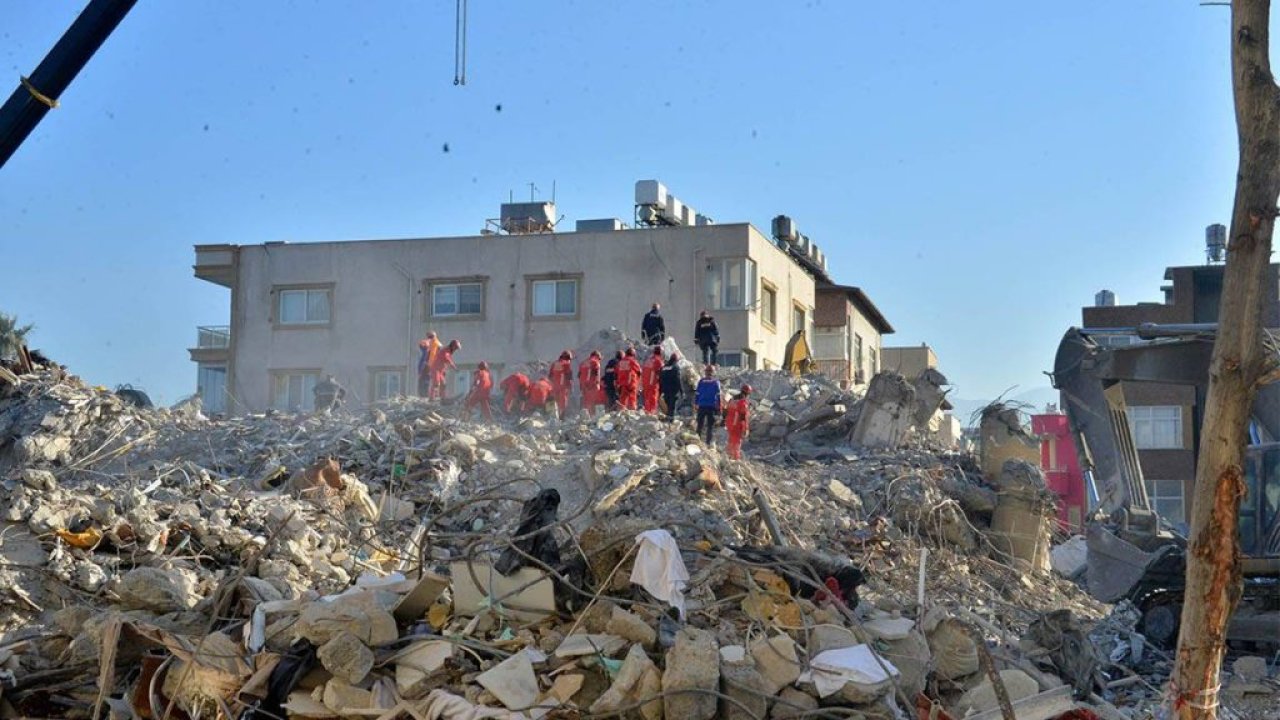 İskenderun'da Eda Apartmanı'nda ölü sayısı 30'a yükseldi; arama-kurtarma çalışmaları sürüyor