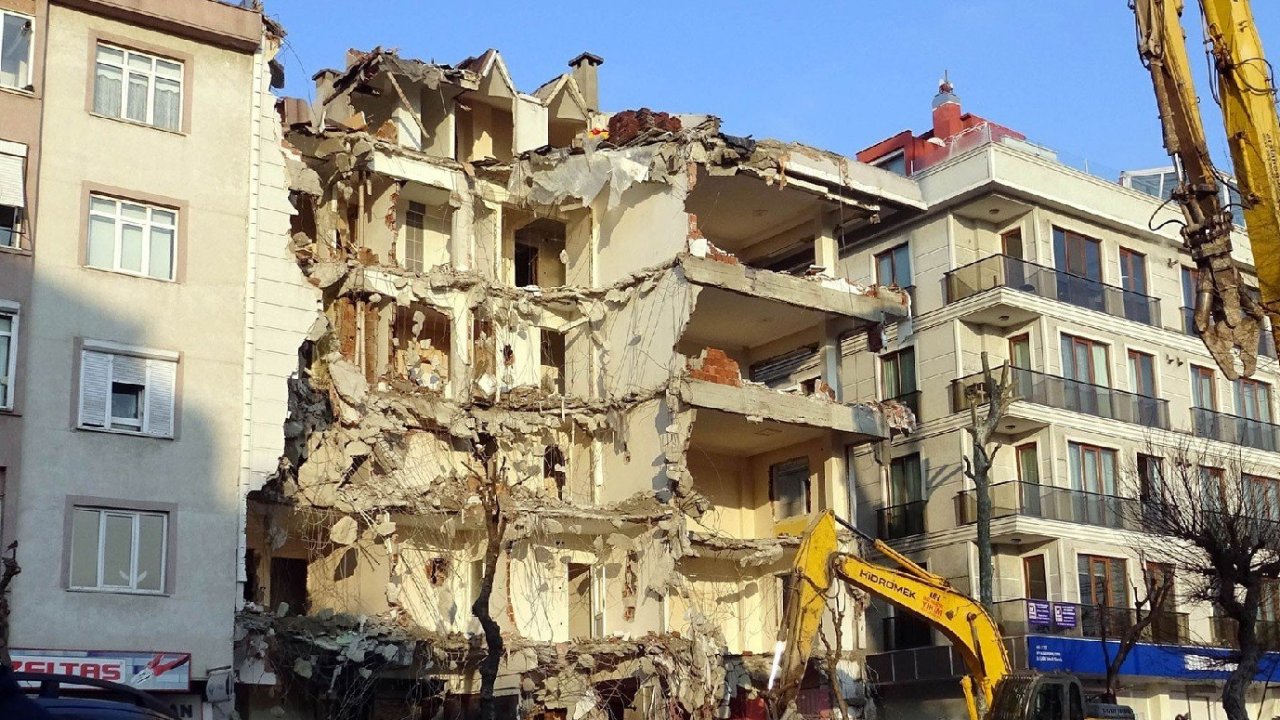 Enkazdan alınan parça gerçeği ortaya koydu: Onbinlerce kişiye mezar yapmışlar