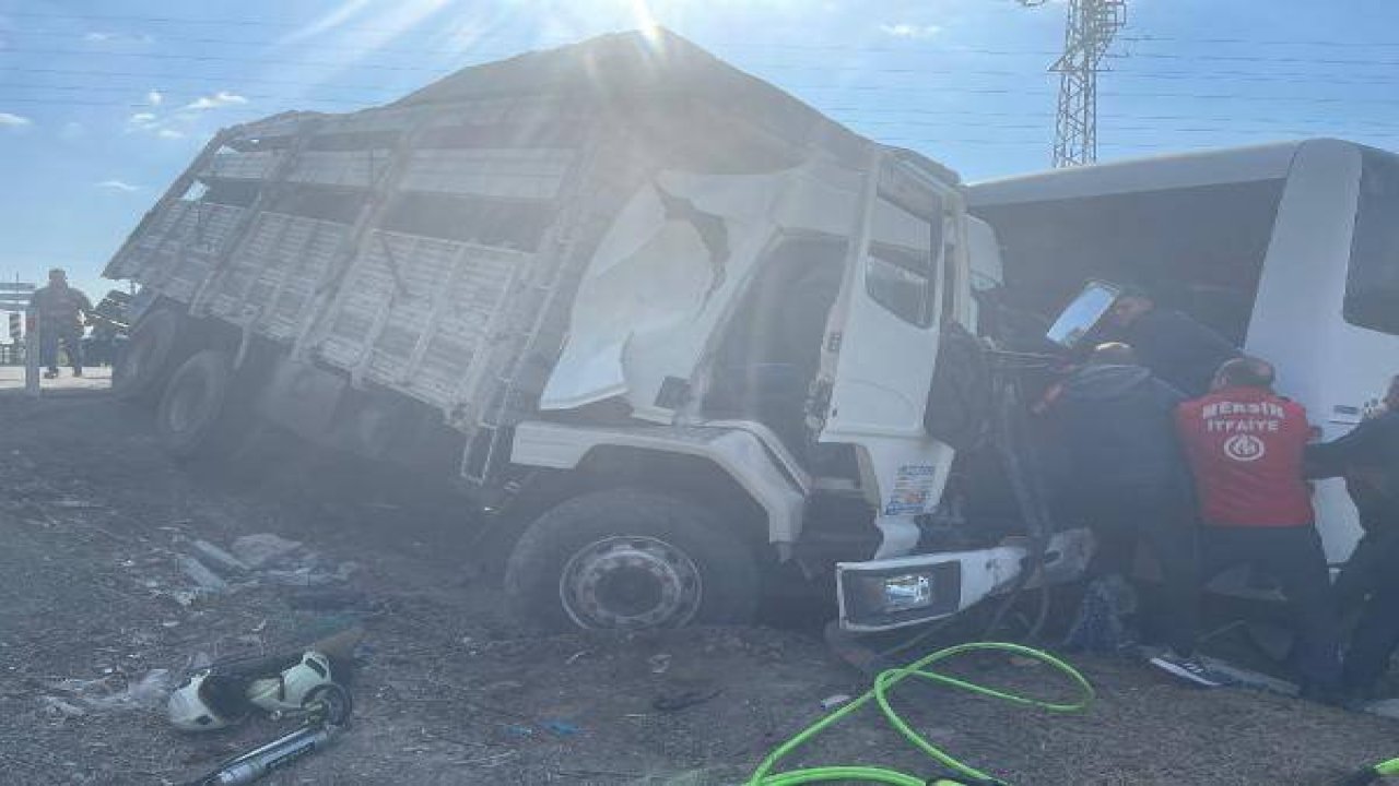 Cezaevi midibüsü ile kamyon çarpıştı: 23 yaralı