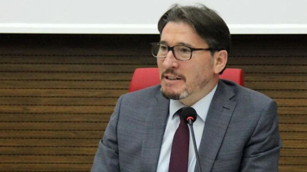 Deprem sonrası Mimarlık fakültesine atanan İlahiyatçı dekan istifa etti