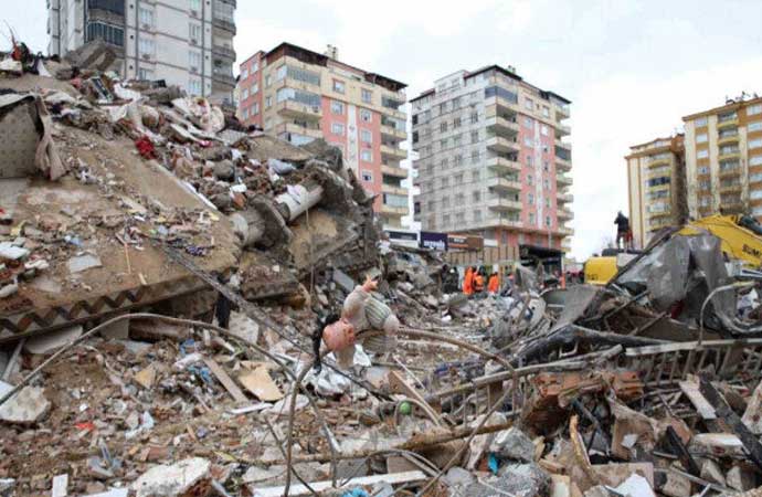 Enkazdan kurtarılan çocuklar tarikatlar tarafından kaçırıldı iddiası