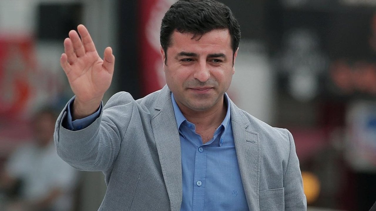 Demirtaş saat verdi: Önemli bir mesaj paylaşacağım, lütfen bildirimleri açın