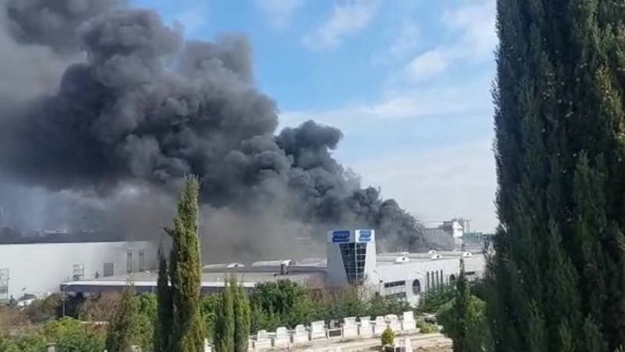 İstanbul'da fabrika yangını: 1 kişi yaralandı, söndürme çalışmaları sürüyor