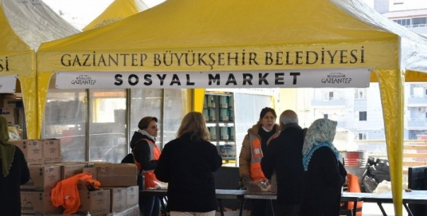 Gaziantep'te depremzedeler için sosyal marketler kuruldu