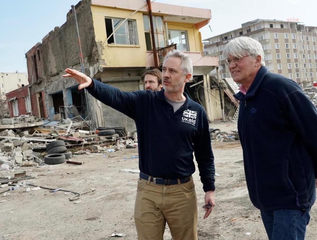 İngiltere Kalkınma Bakanı Andrew Mıtchell deprem bölgesinde