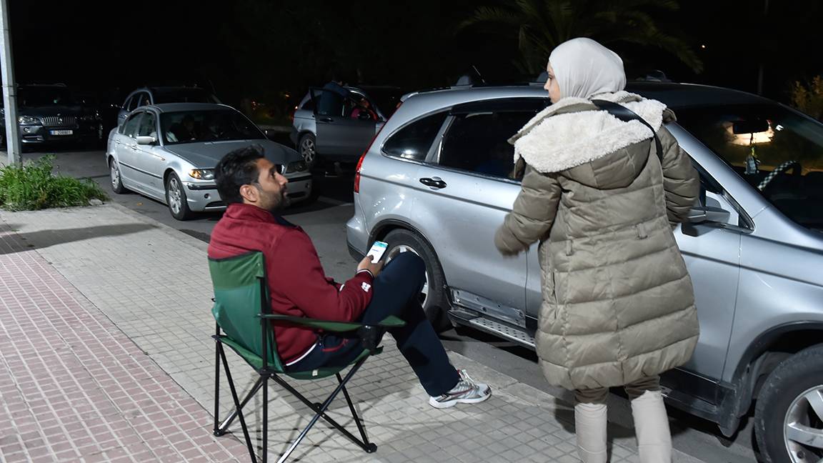 Hatay merkezli deprem: Depremin hissedildiği Lübnan’da halk sokaklara döküldü
