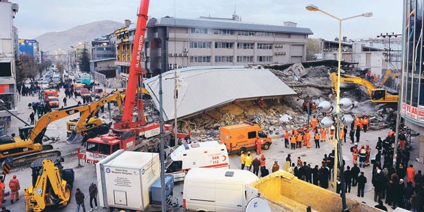 Van depreminde 24 kişinin öldüğü Bayram Oteli davasında 'zaman aşımı' uyarısı: Deprem ihtisas mahkemeleri kuru