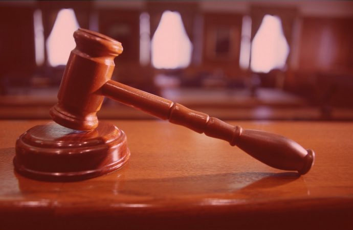 Kapısı açık minibüsten düşerek hayatını kaybeden kadın ‘asli kusurlu’ sayıldı