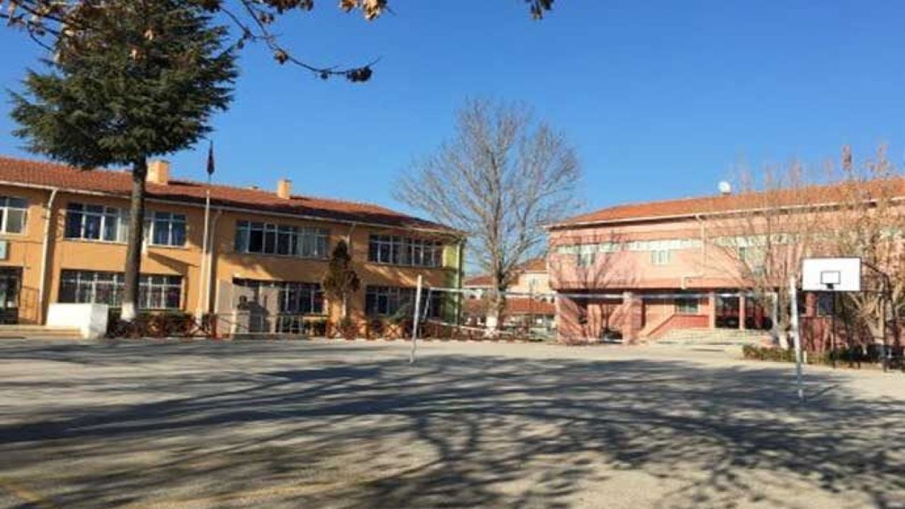 7. sınıfta okuyan kız öğrenci 5 arkadaşını bıçakladı