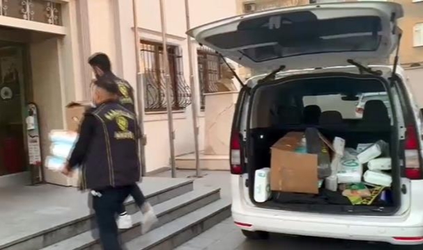 Depremzedelere topladığı yardımlar evinden çıktı