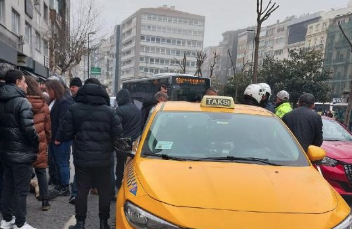 12 sabıka kaydı olan taksici yolcusunu sopayla darbetti