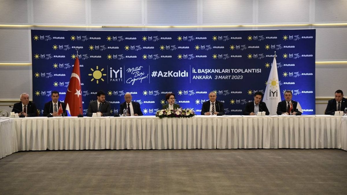 Akşener il başkanlarıyla bir araya geldi