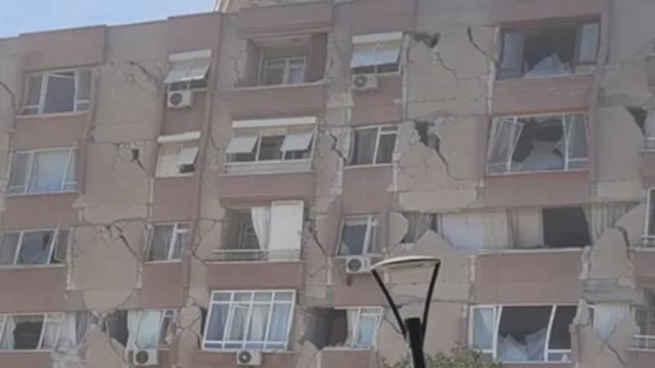 Antakya’da içinde kedilerin bulunduğu binanın yıkımı durduruldu