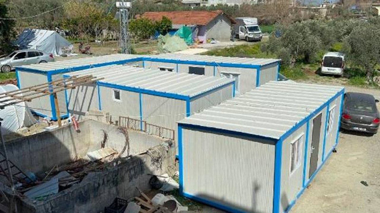 Depremzede 9 aile bir araya gelerek birikimleriyle konteyner ev aldı