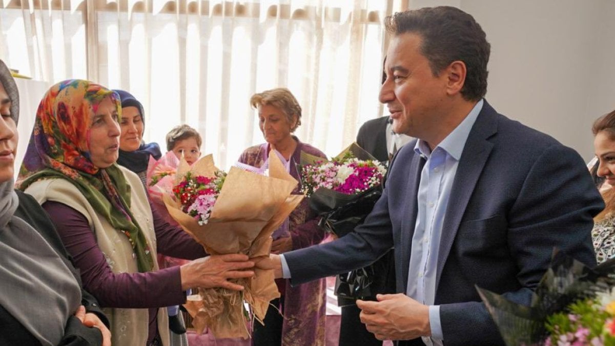 Ali Babacan'dan Antakya'ya ziyaret: Depremin açtığı yaraları hep birlikte saracağız