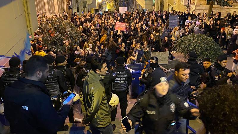 Nagehan Alçı: Gösteri temel bir haktır, kadınlardan bu kadar korkmayın
