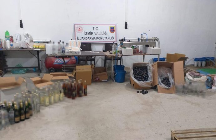 Buca'da, 9 bin şişe sahte alkollü içki ele geçirildi