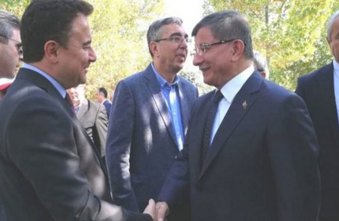 Babacan ve Davutoğlu aylar sonra ilk kez yan yana geldi
