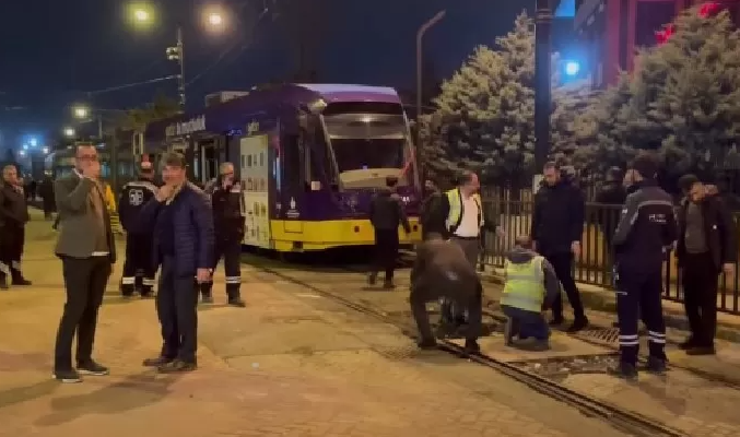 Kabataş-Bağcılar hattında tramvay raydan çıktı, seferler aksadı