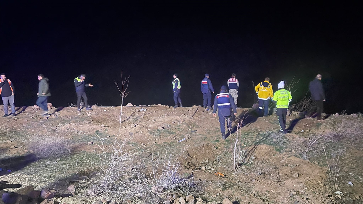 Malatya'da kayısı yüklü kamyon şarampole devrildi: 7 kişi öldü