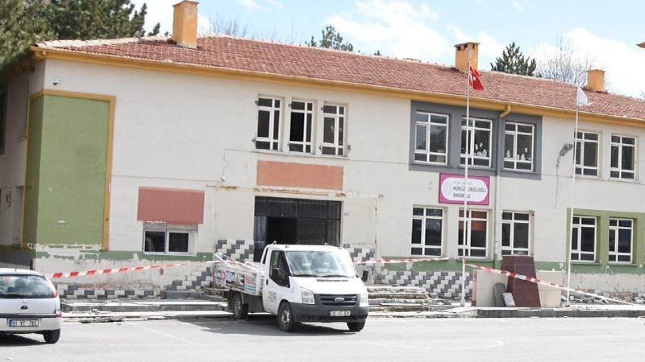 Kayseri'de depremde hasar gören anaokulu boşaltılıyor