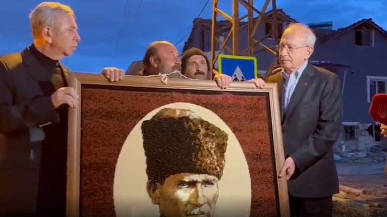 Bir depremzede, yıkılan evinden çıkardığı Atatürk portresini asacak yeri olmadığı için Kılıçdaroğlu'na emanet 