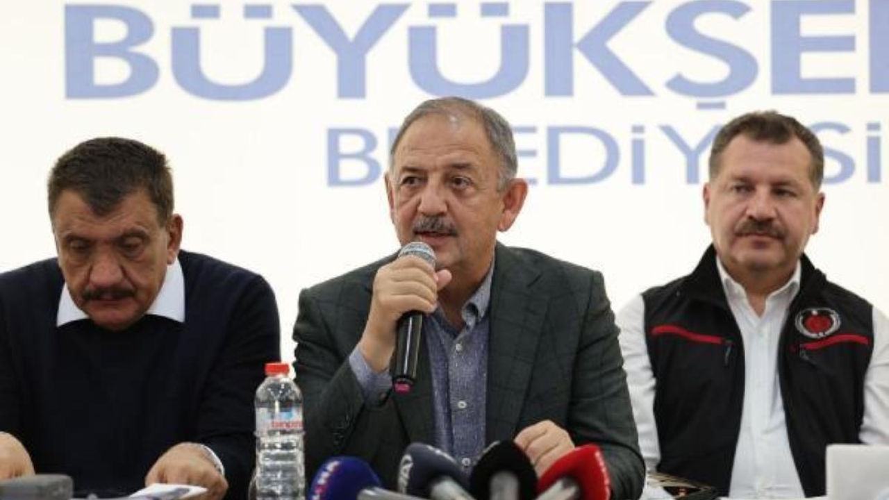 Özhaseki: Depremzedeler enkazdan çıkarılırken 'Partisine bakın' diyen ahlaksızlar var