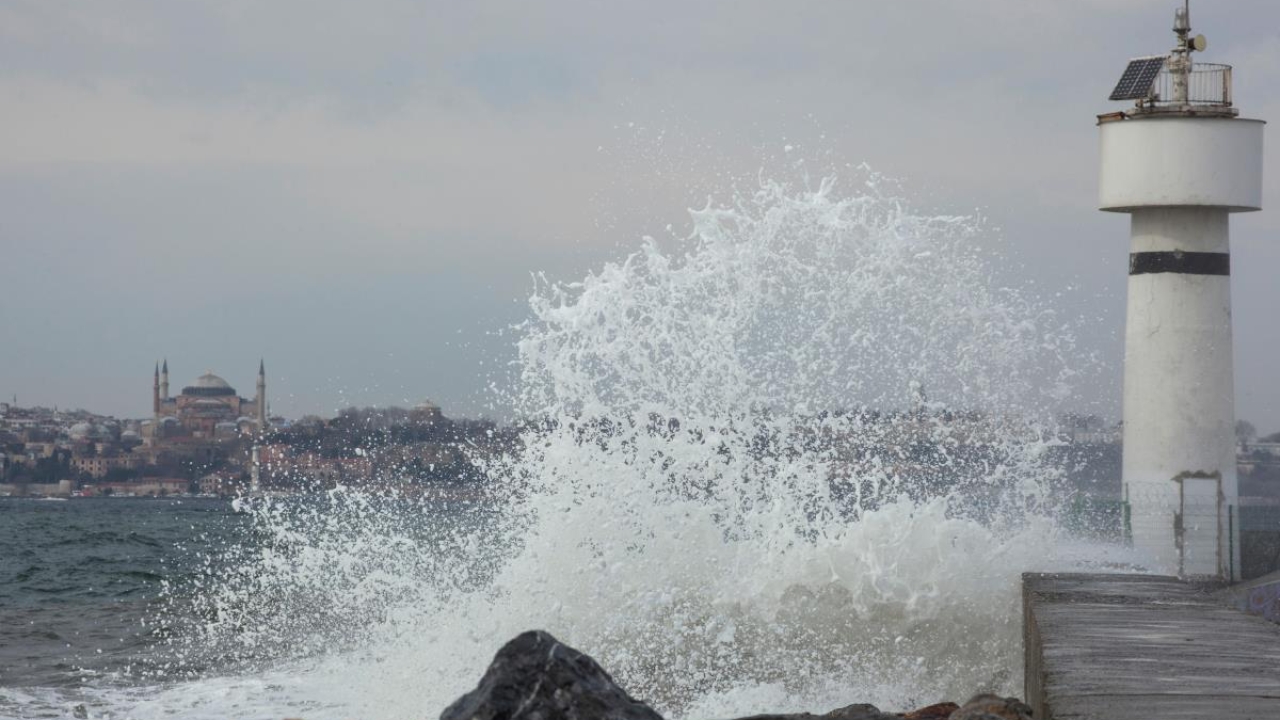 İstanbul'da 17 ilçe tsunami riski altında! Uyarı tabelaları asıldı