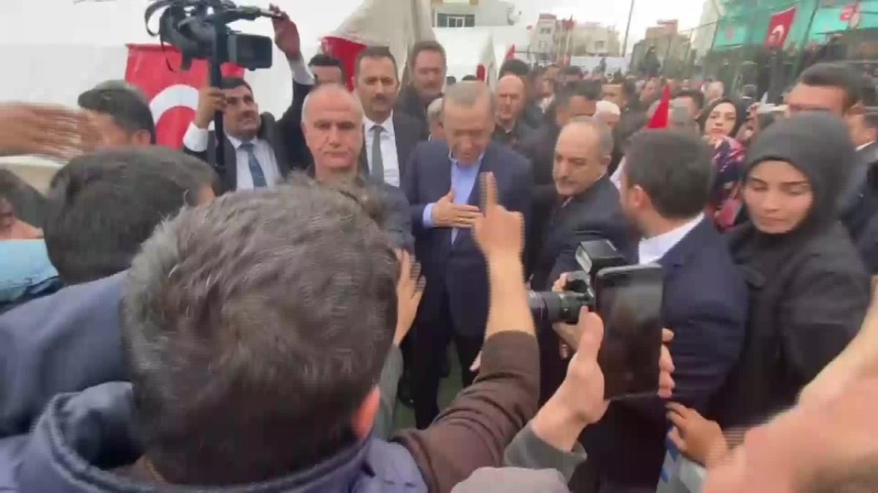 Hatay Kırıkhan'da Depremzede Gençten Cumhurbaşkanı Erdoğan'a: 