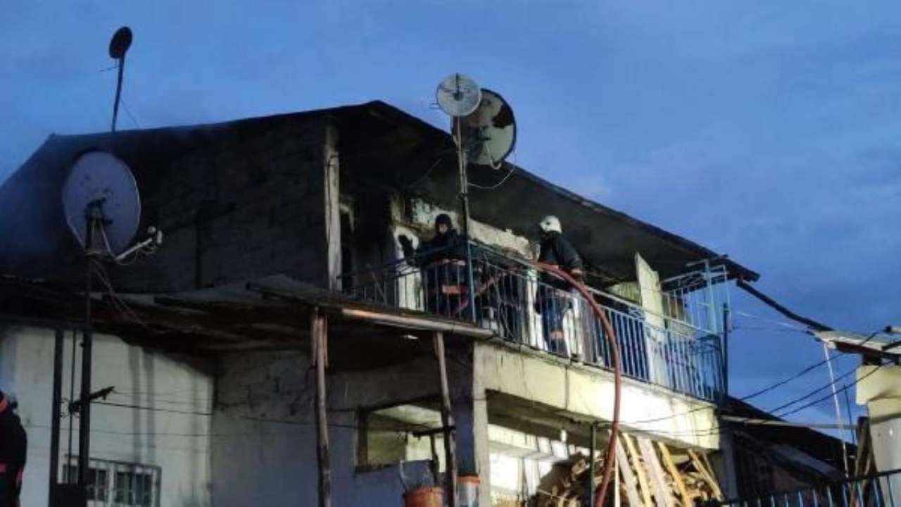 Elazığ'da soba patladı, evin bir kısmı çöktü: 2 kişi yaralandı