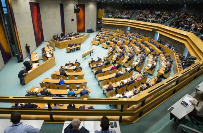 Hollanda’da koalisyon hükümeti, Mecliste çoğunluğu kaybetti