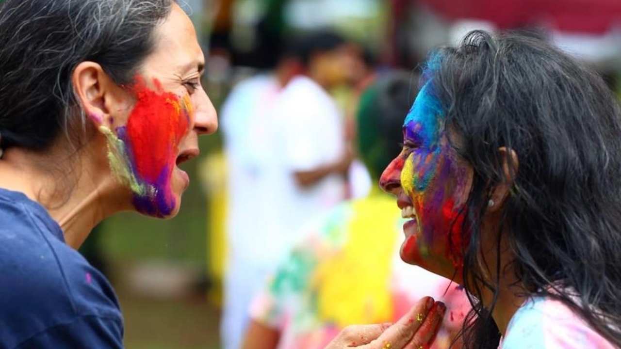 Holi Festivali, Sri Lanka ve Tayland'da Kutlandı