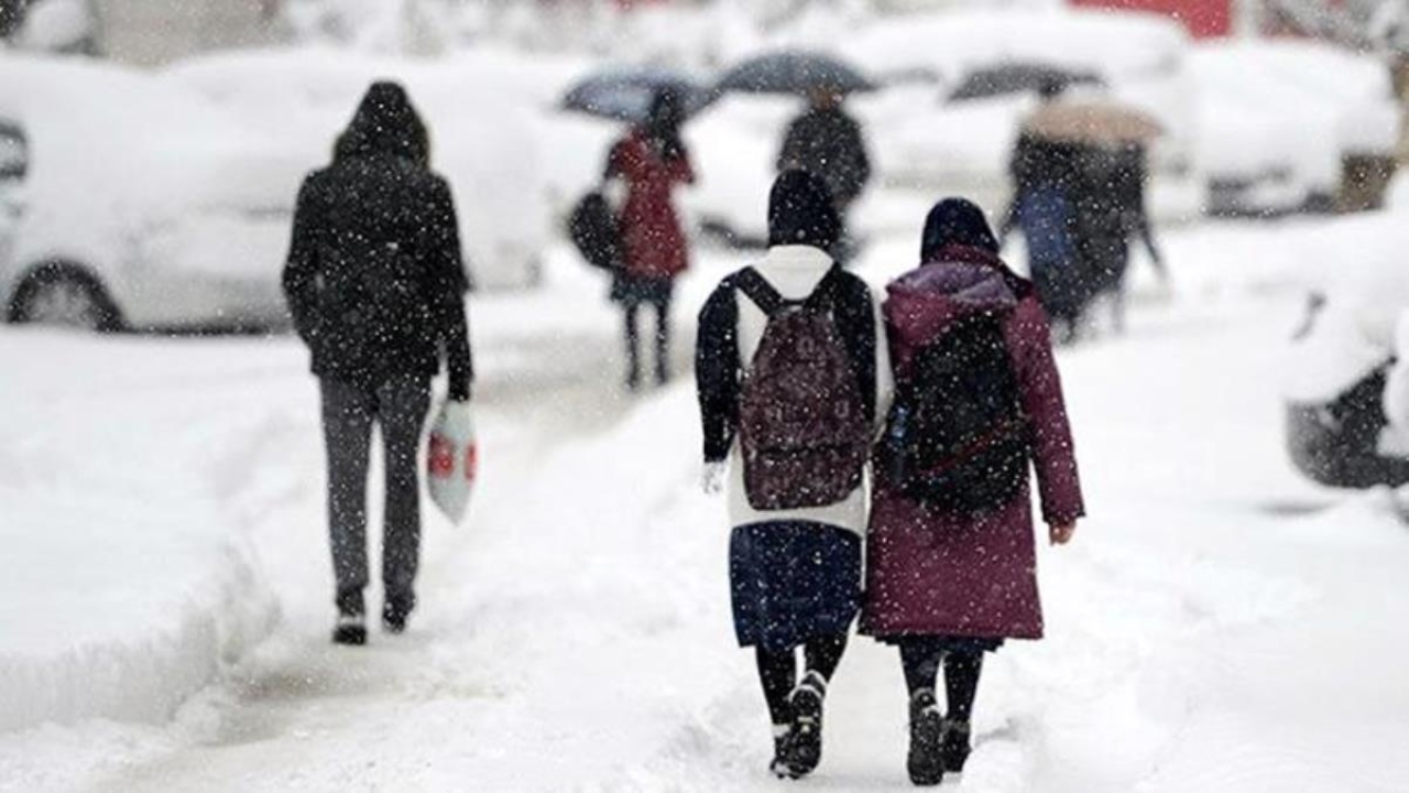Meteoroloji'nin uyarısının ardından haberler peş peşe gelmeye başladı! 3 ilde okullar tatil