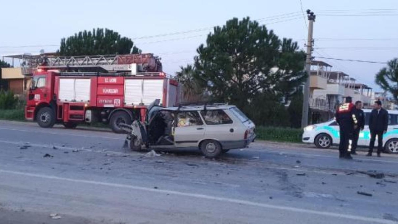 Kuşadası'nda otomobil ile kamyonet çarpıştı: 1 ölü