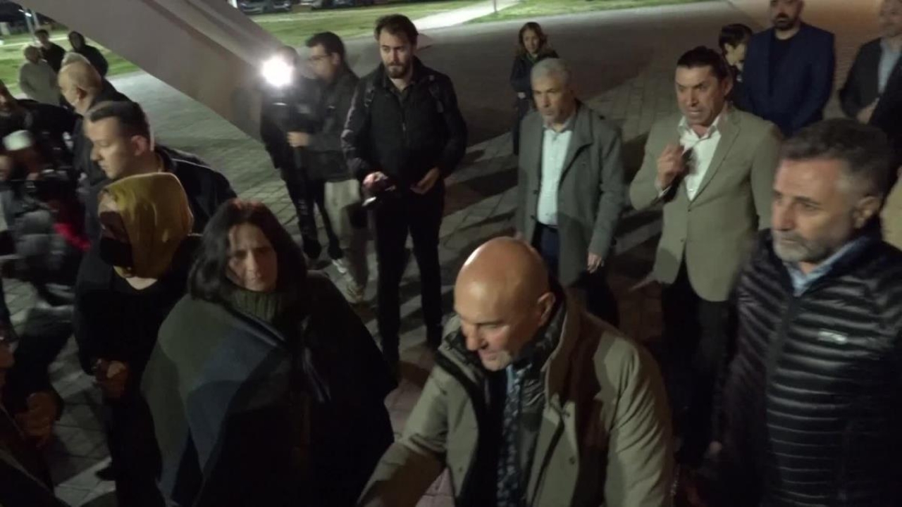 Depremde Hayatını Kaybedenler İçin İzmir'den